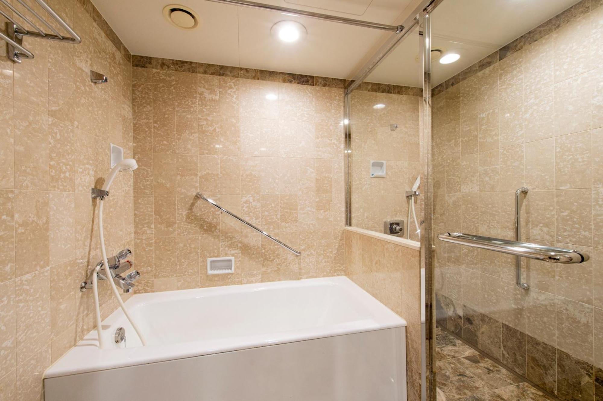 Okura Act City Hotel Hamamatsu Habitación foto A modern Japanese bathroom