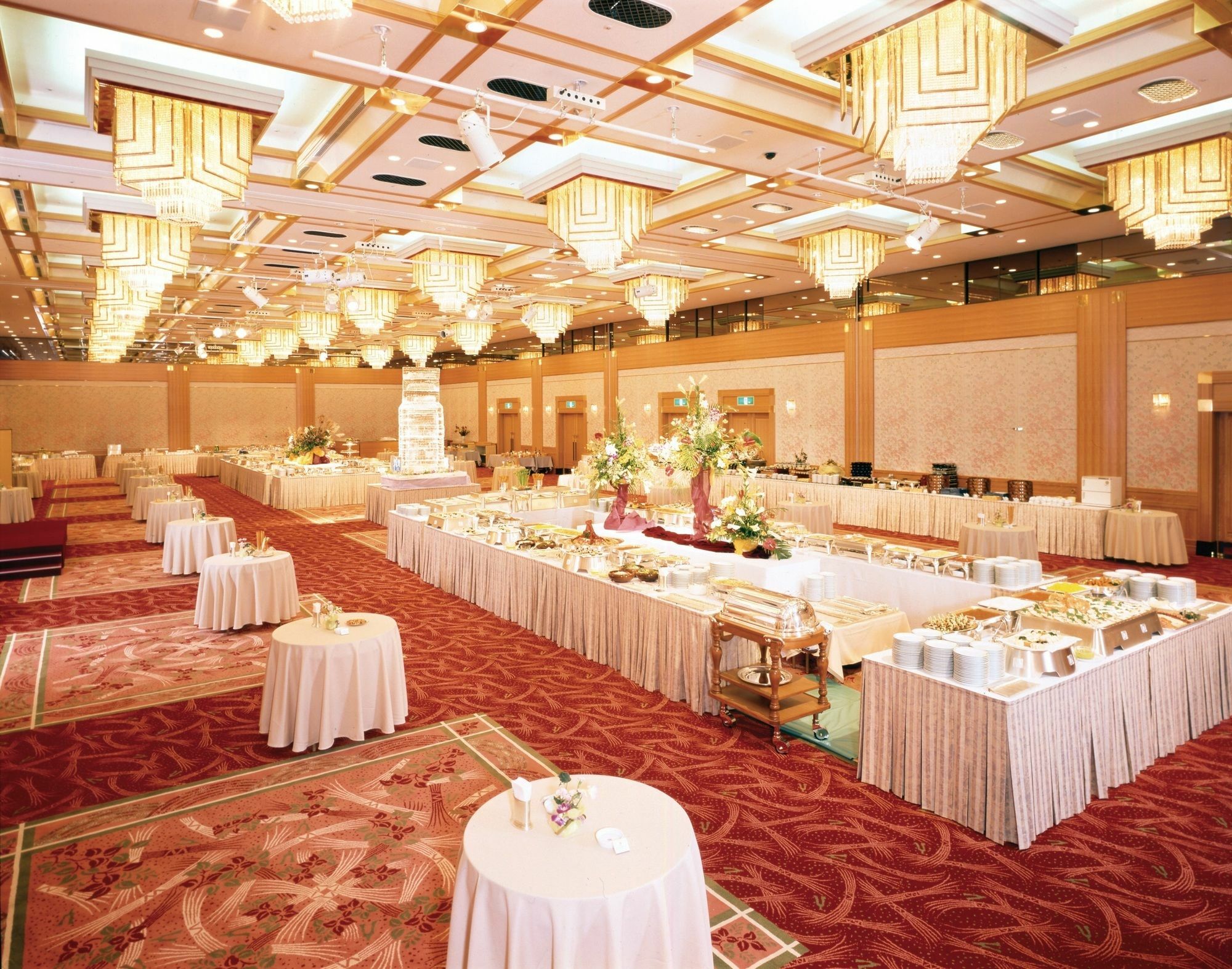 Okura Act City Hotel Hamamatsu Exterior foto A wedding reception at the Grand Ballroom